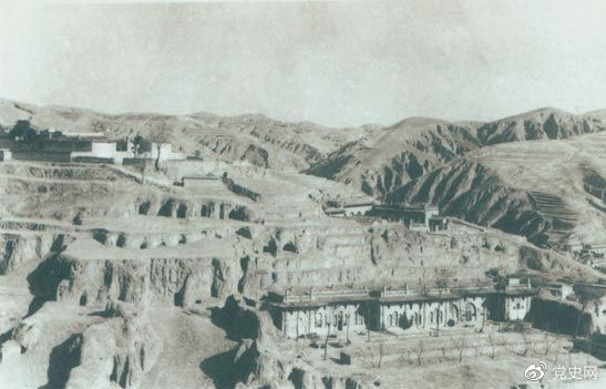 1947年12月25日至28日，中共中央在陜北米脂楊家溝召開擴(kuò)大會(huì)議（十二月會(huì)議）。圖為會(huì)議會(huì)址。